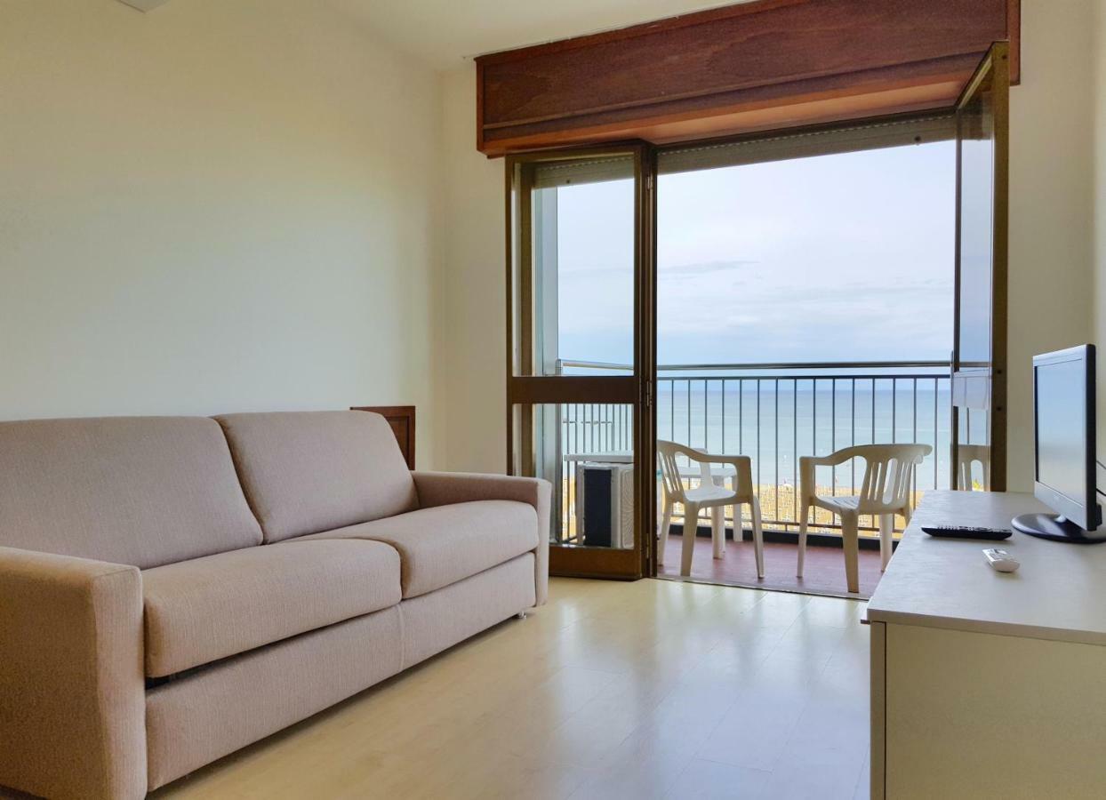 International Villa Lignano Sabbiadoro Buitenkant foto